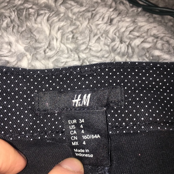 Shorts - Picture 3 of 3